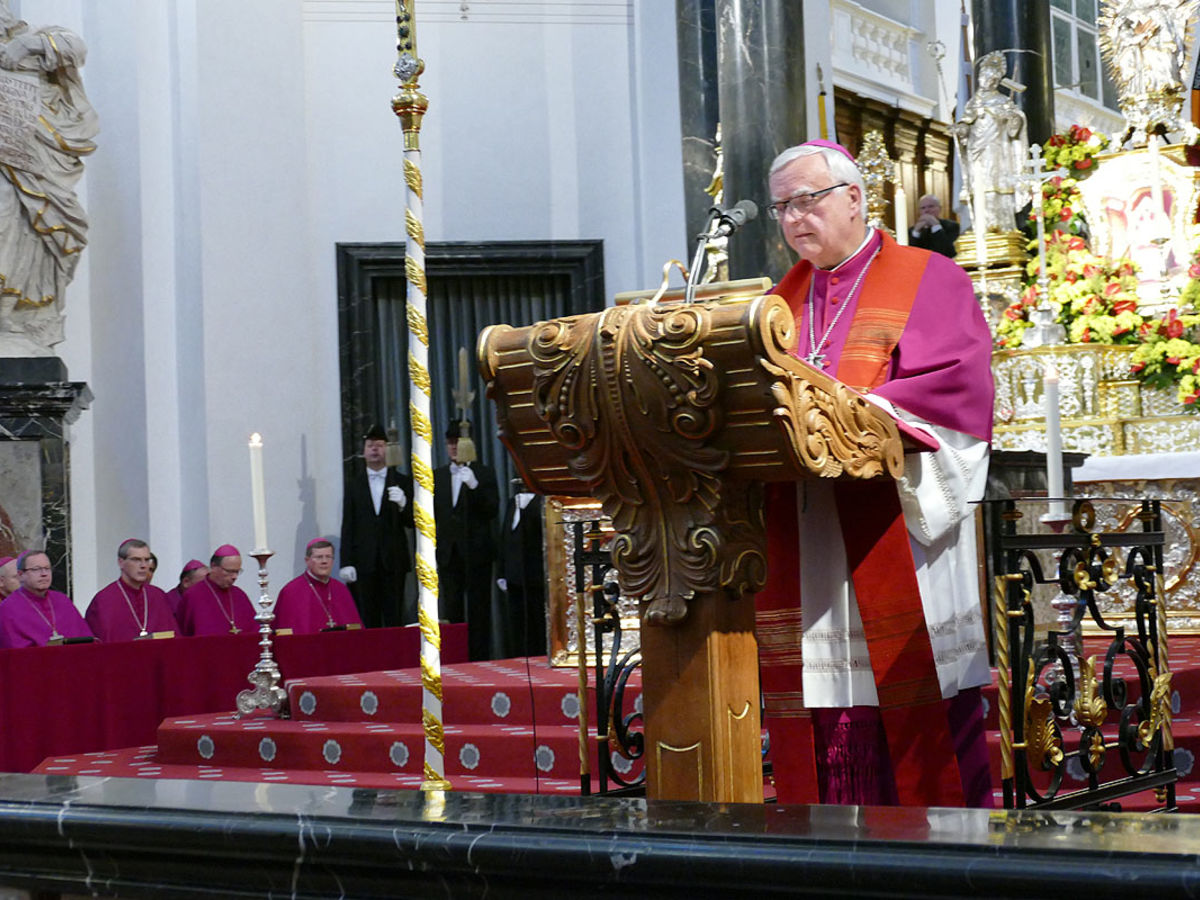 Abschlussvesper der Bischofskonferenz mit Austeilung des Bonifatiussegens (Foto: Karl-Franz Thiede)